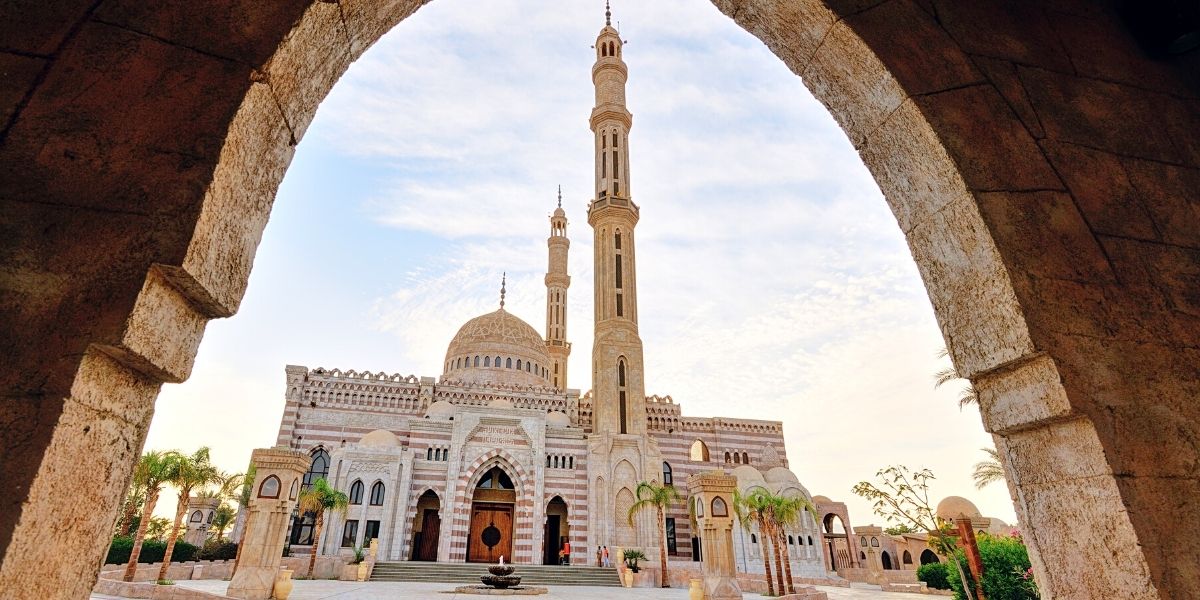 Изящная мечеть Эль Мустафа в Шарм-эль-Шейхе