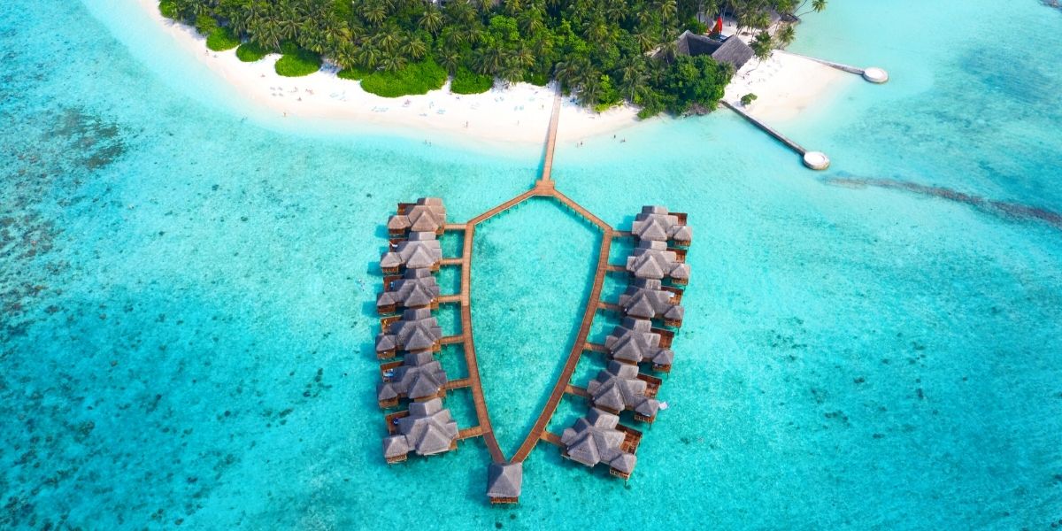 Домики, стоящие прямо на воде - визитная карточка Мальдив
