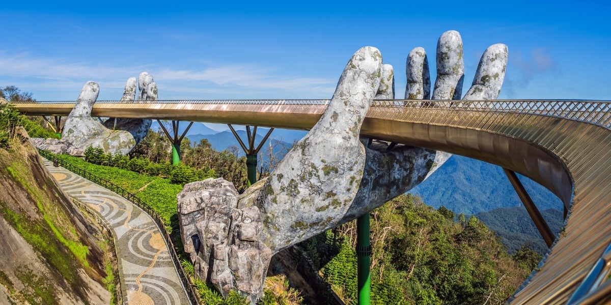 Вьетнам приглашает в гости! На фото: Золотой Мост неподалеку от курорта Дананг