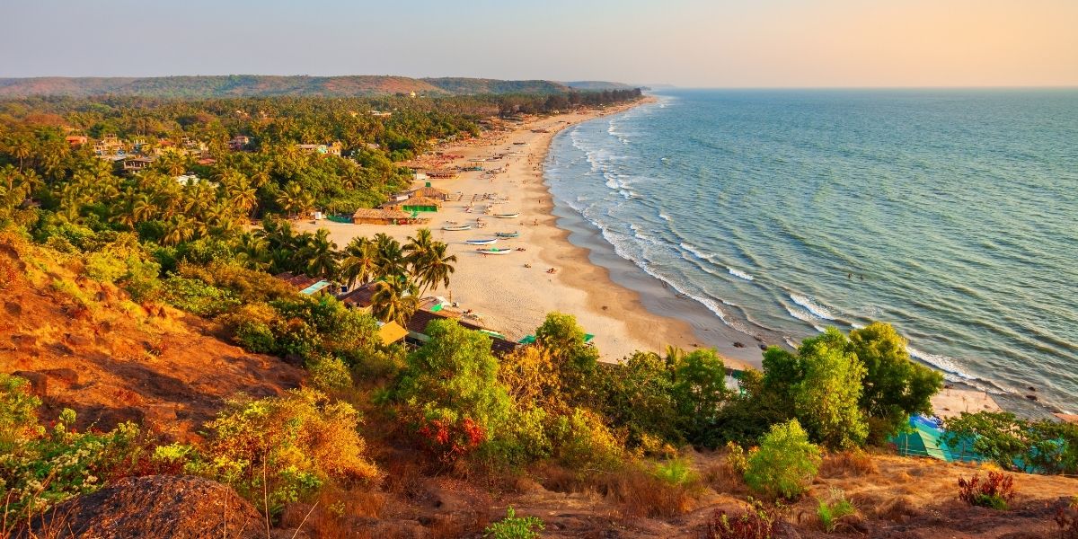 Вид на пляж Арамболь в штате Гоа