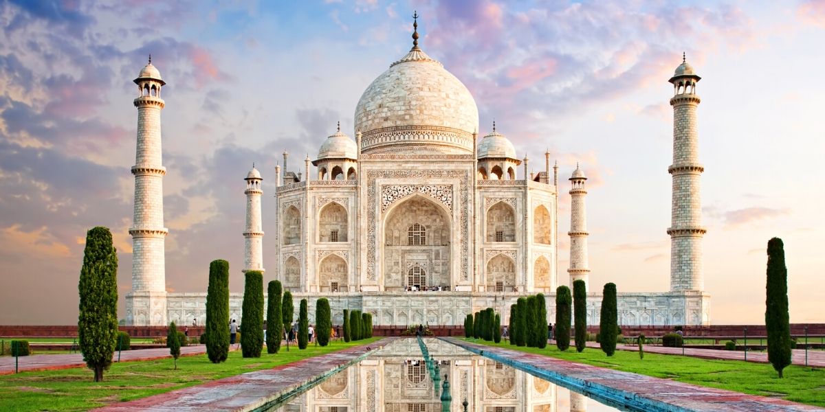 Знаменитый Тадж-Махал - самая популярная достопримечательность Индии