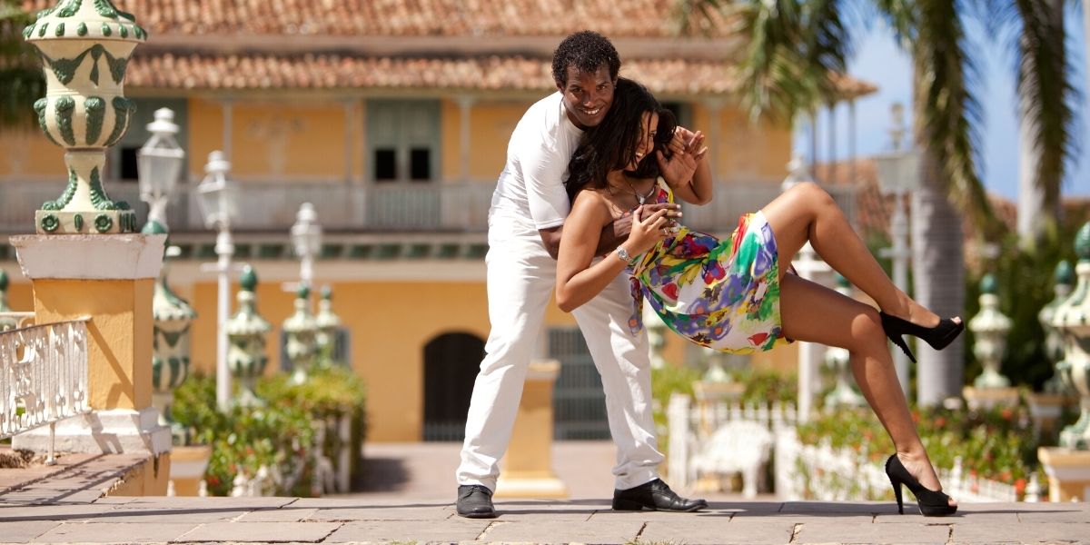 На улицах кубинских городов запросто можно встретить танцоров сальсы!